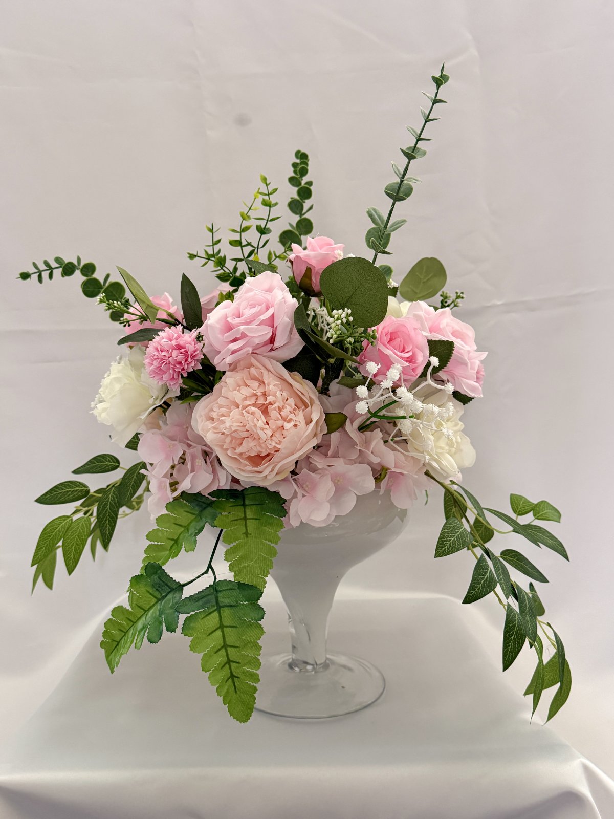 Rosa kukka-asetelma. 2